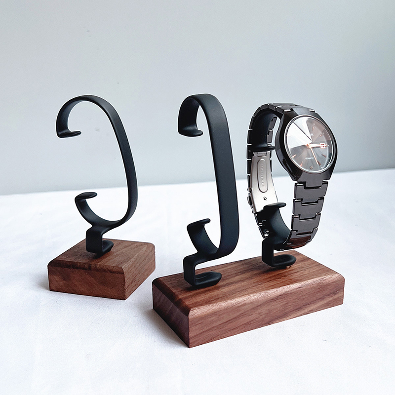 Wooden C-Shaped Watch Holder J - Jewelry And Watches Inc recension och pris